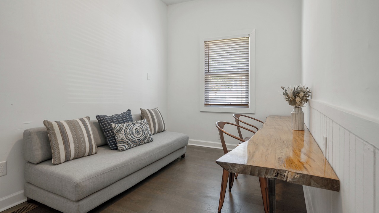 Photo of Livingroom in Downtown