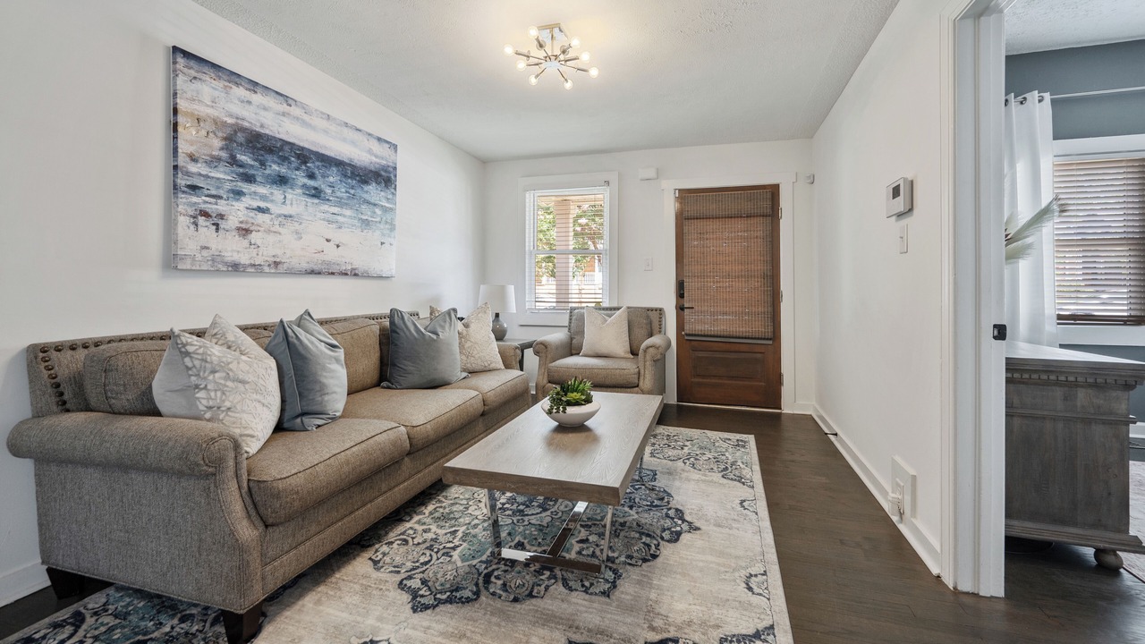 Photo of Livingroom in Downtown