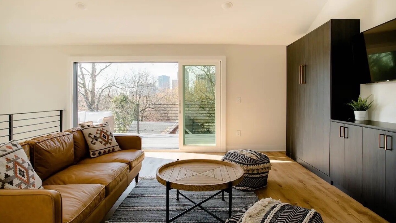 Photo of Livingroom in Downtown