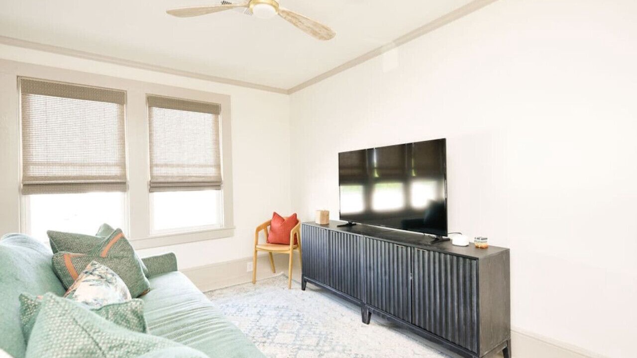 Photo of Livingroom in Burlington