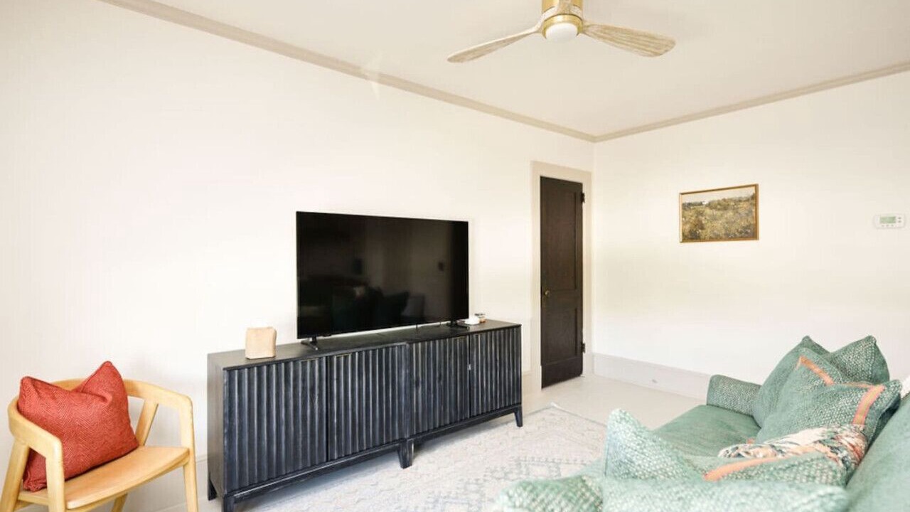 Photo of Livingroom in Burlington
