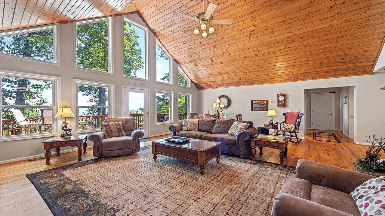 Photo of Livingroom in Waynesville
