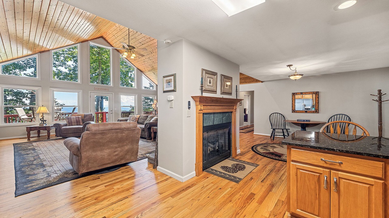 Photo of Livingroom in Waynesville