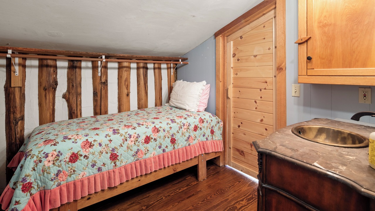 Photo of Bedroom in Arden