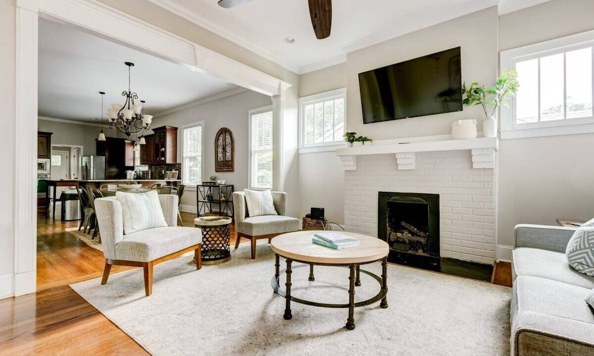 Photo of Livingroom in Wesley Heights