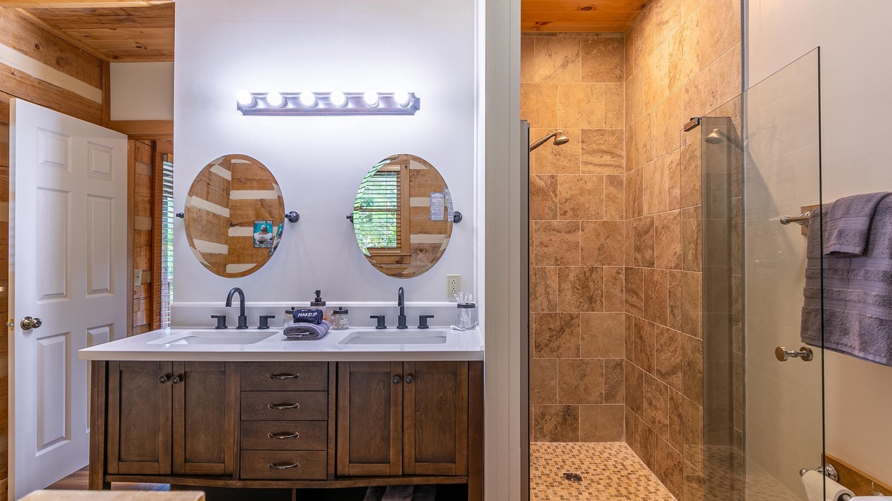 Photo of Bathroom in Seven Devils