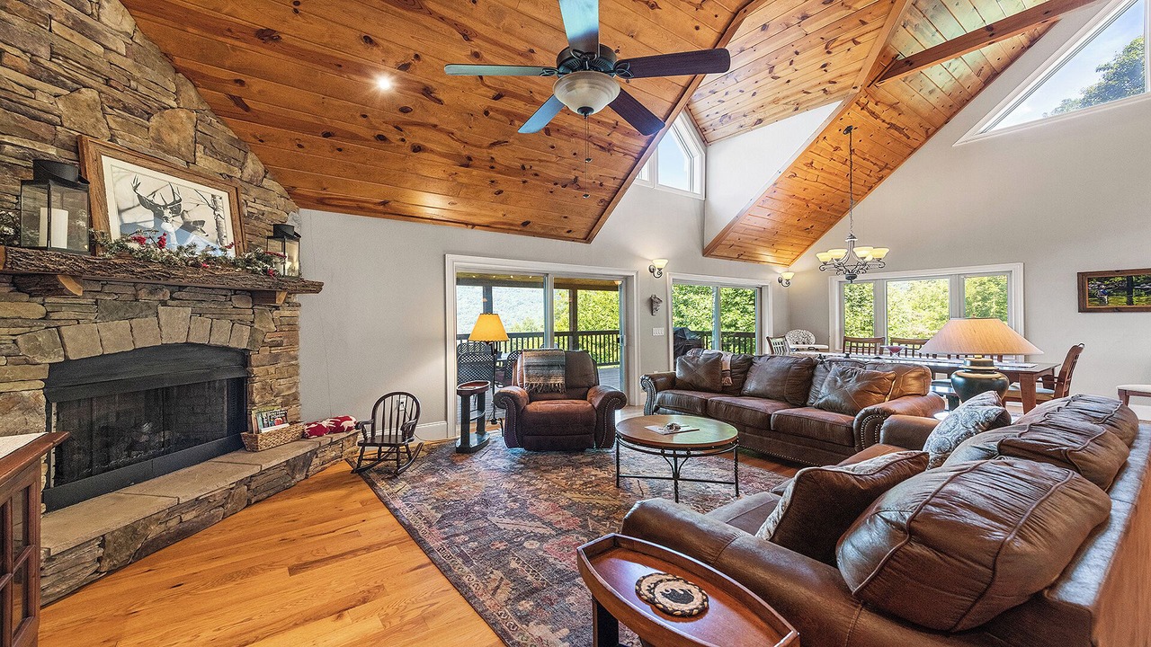 Photo of Livingroom in Waynesville