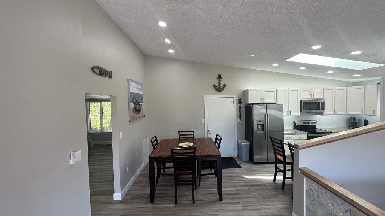 Photo of Livingroom in Pine Knoll Shores