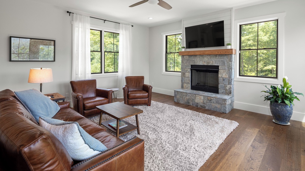 Photo of Livingroom in Flat Rock