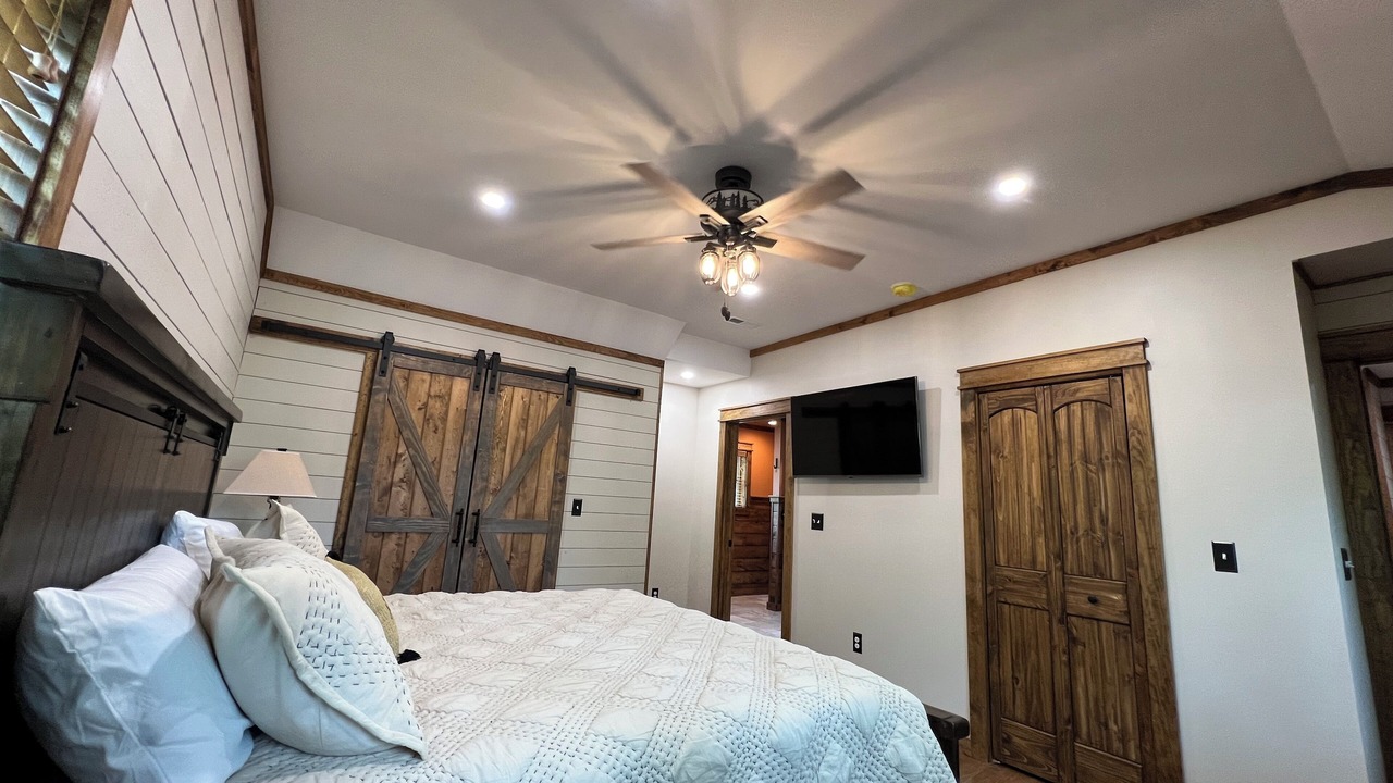 Photo of Bedroom in Boonville