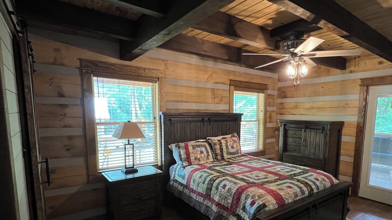 Photo of Bedroom in Boonville