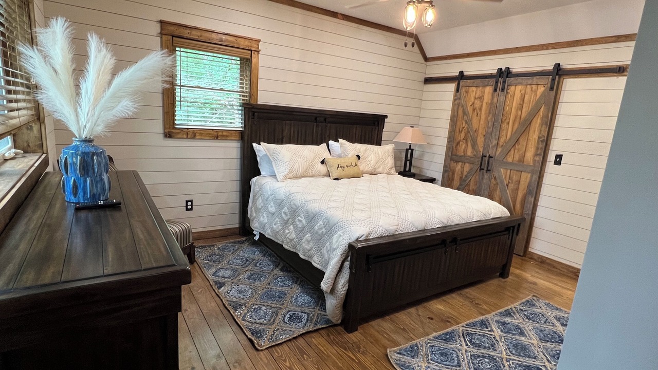 Photo of Bedroom in Boonville