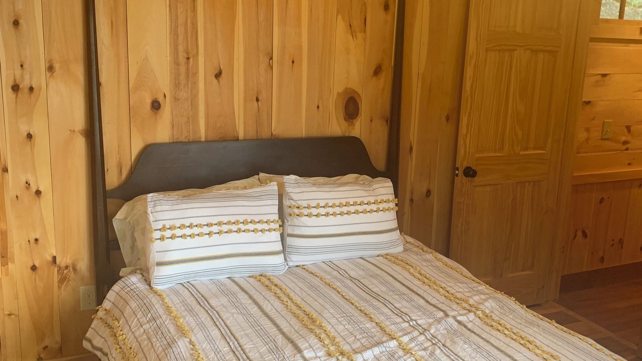 Photo of Bedroom in Glenville