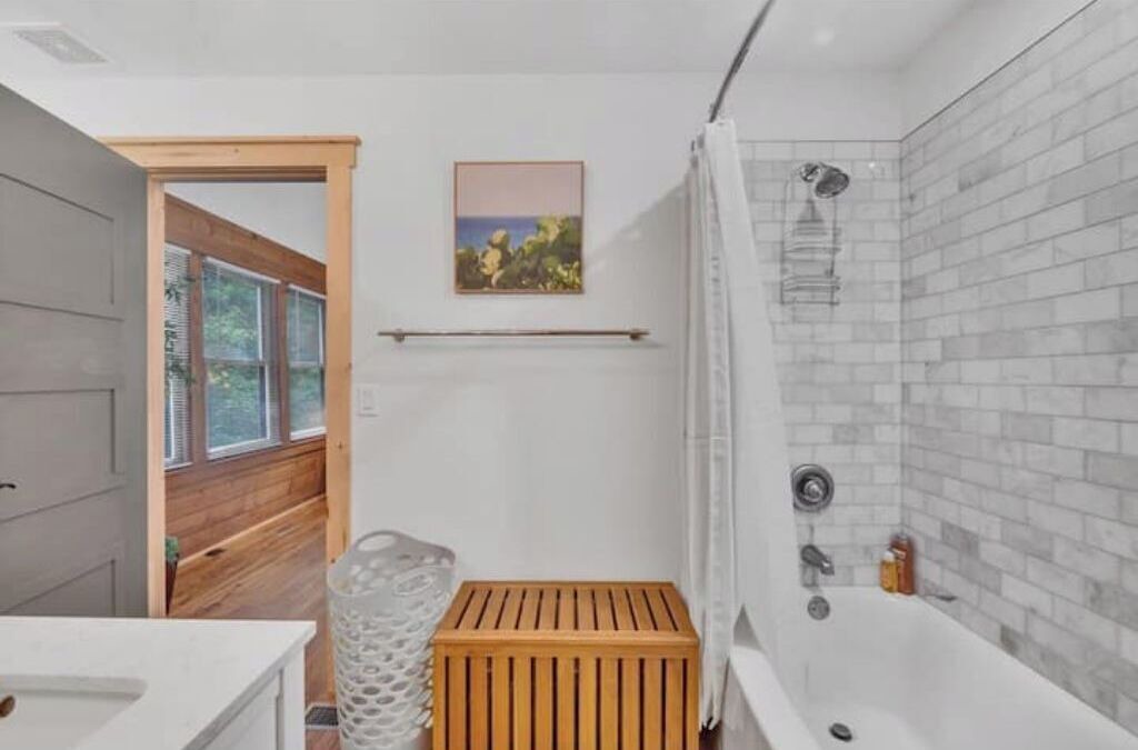 Photo of Bathroom in Hickory