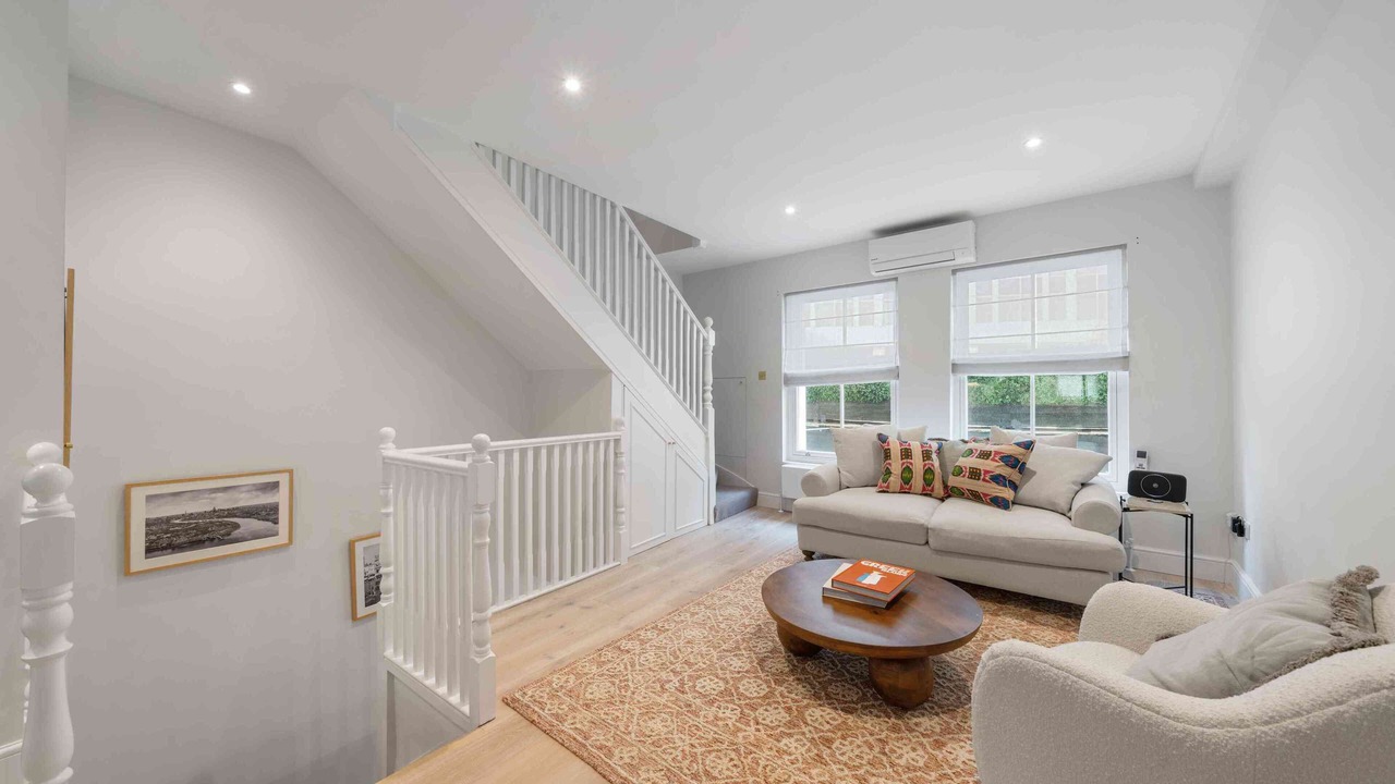 Photo of Livingroom in Royal Borough of Kensington and Chelsea