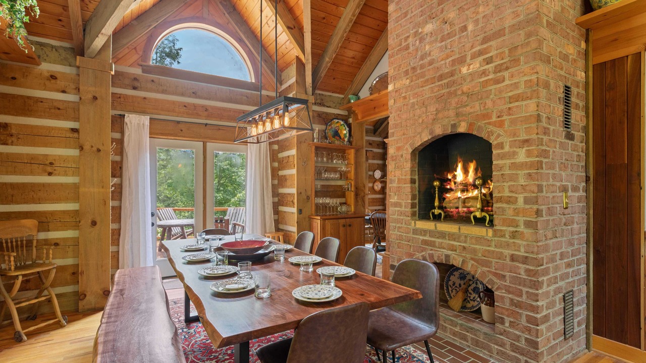 Photo of Livingroom in Sugar Grove