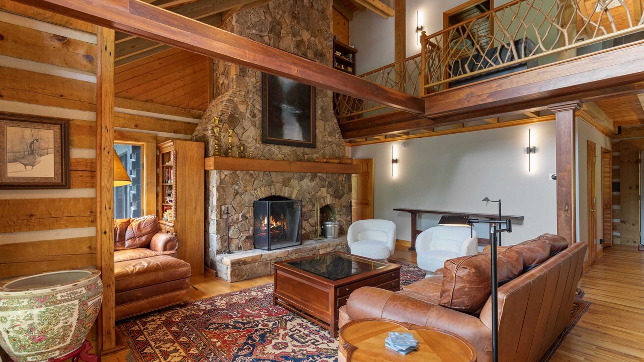 Photo of Livingroom in Sugar Grove
