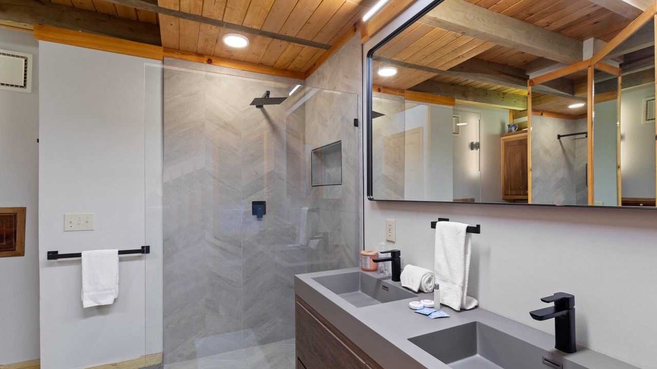 Photo of Bathroom in Sugar Grove