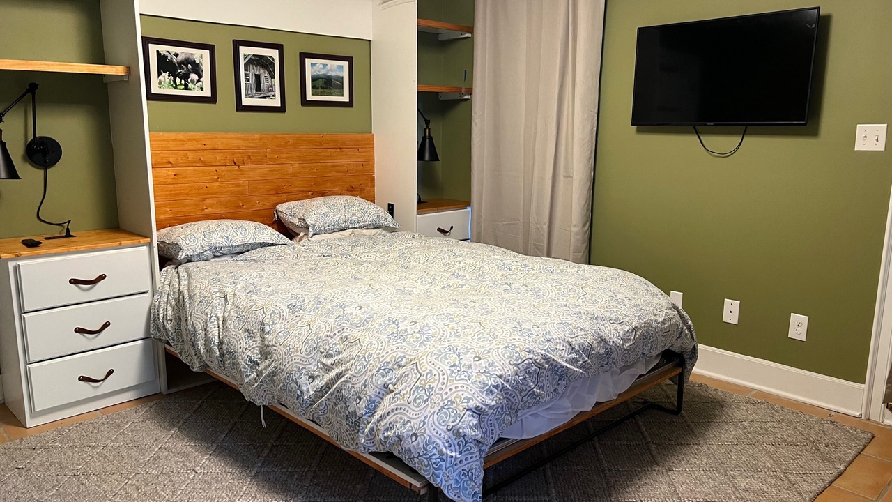 Photo of Bedroom in Historic Oakwood