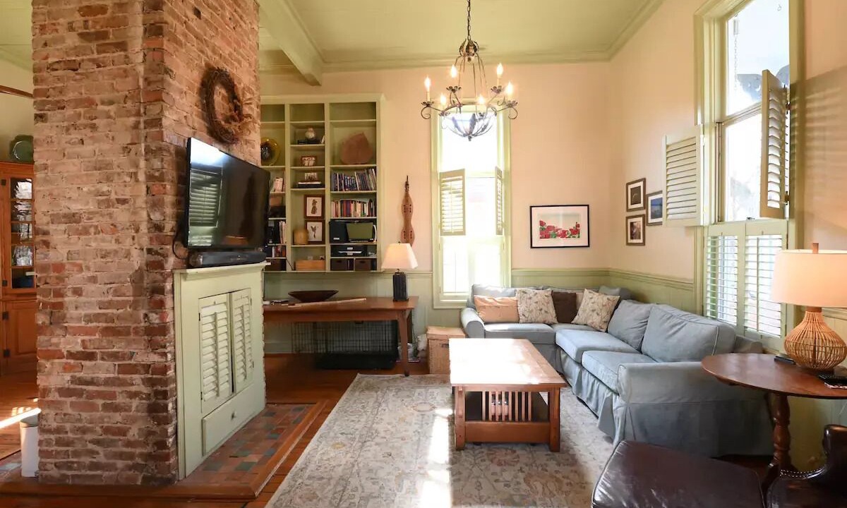 Photo of Livingroom in Historic Oakwood