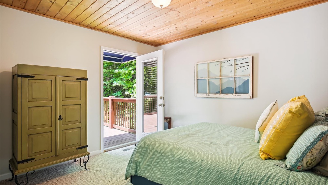 Photo of Bedroom in Weaverville