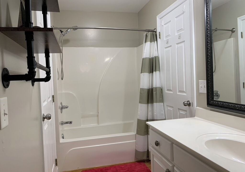 Photo of Bathroom in Guntersville