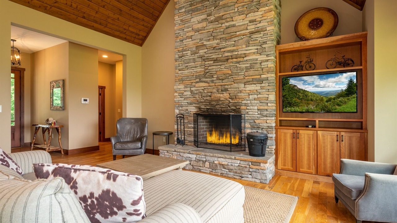 Photo of Livingroom in Pisgah Forest