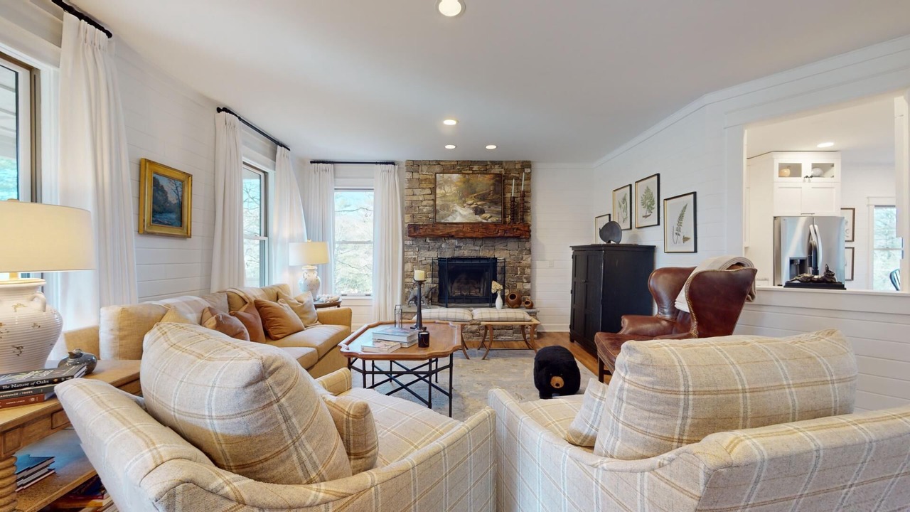 Photo of Bedroom in Mirror Lake