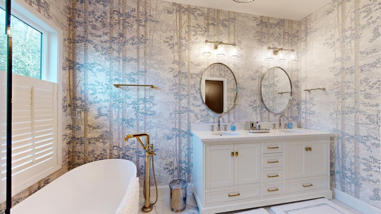 Photo of Bathroom in Mirror Lake