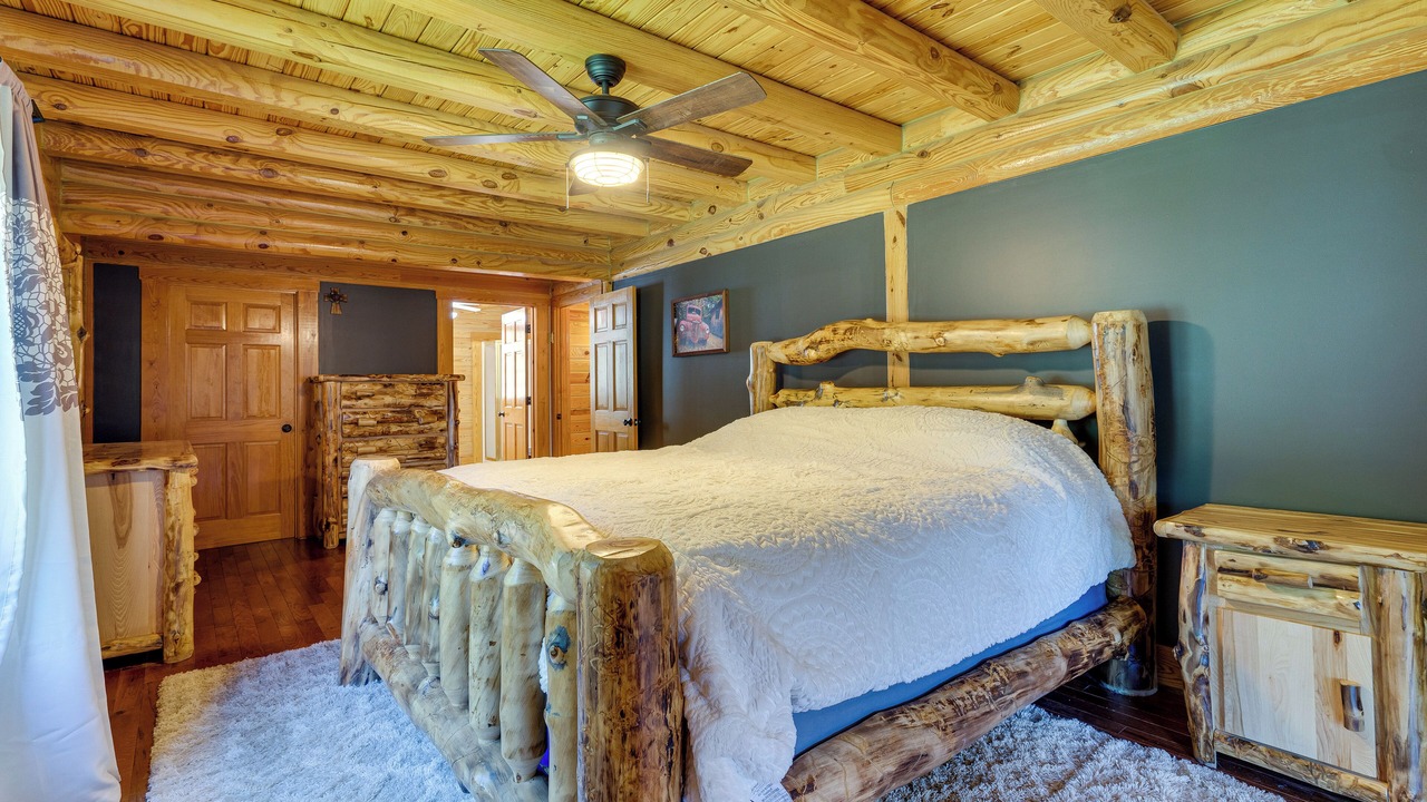 Photo of Bedroom in Hayesville