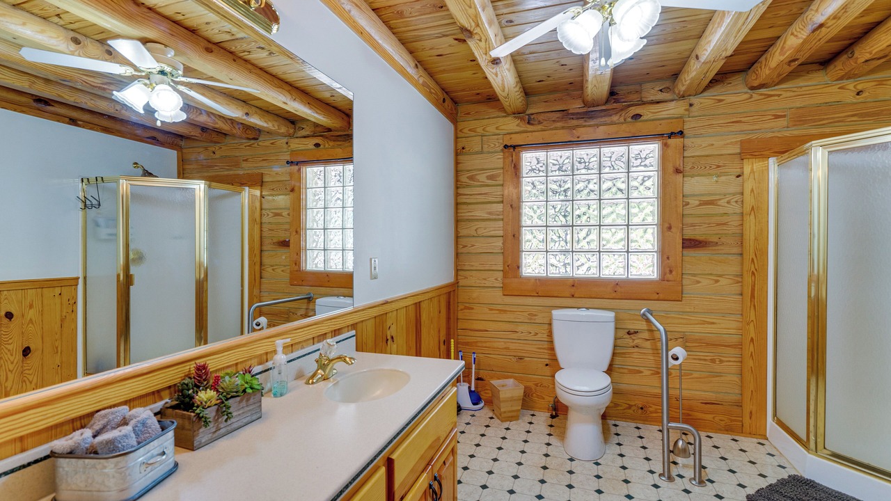 Photo of Bathroom in Hayesville