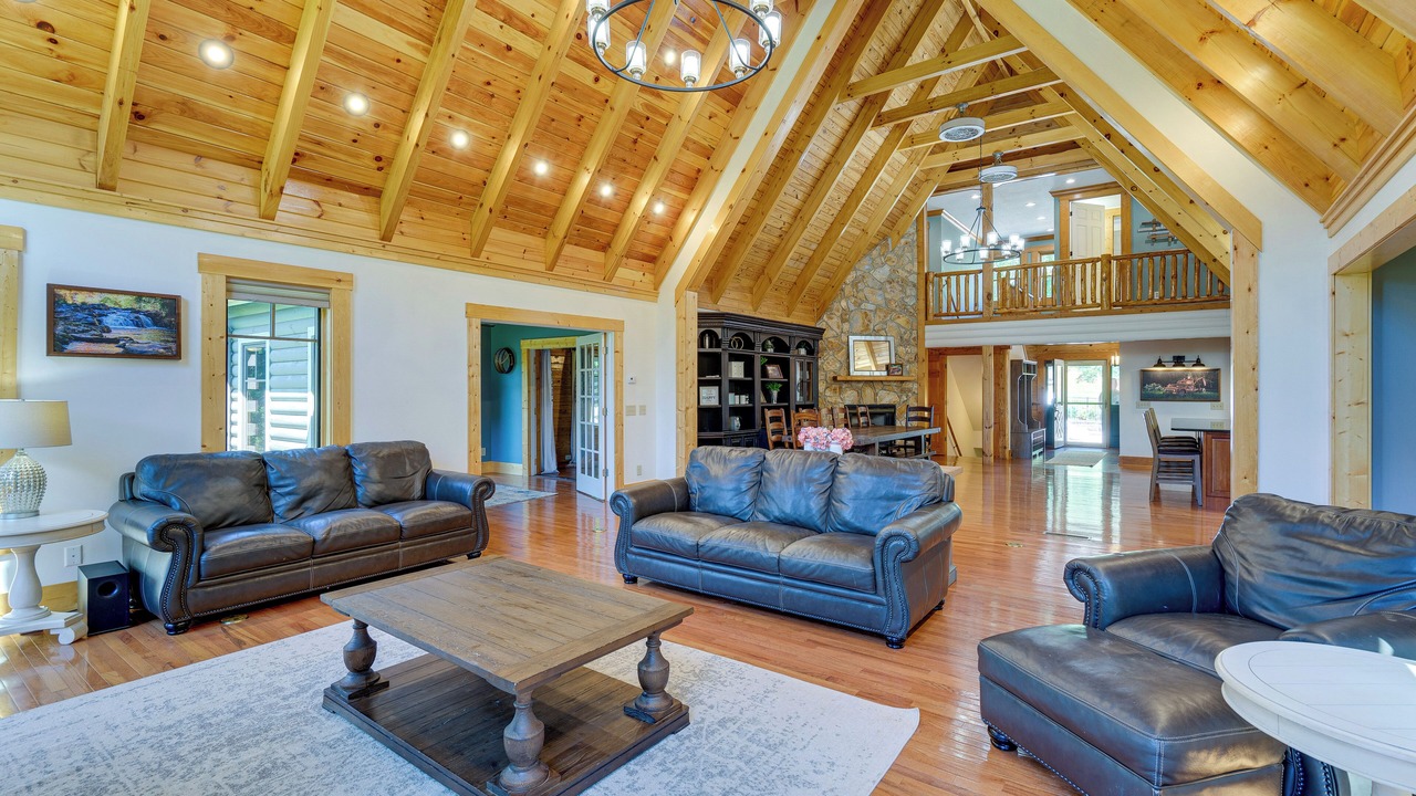 Photo of Livingroom in Hayesville