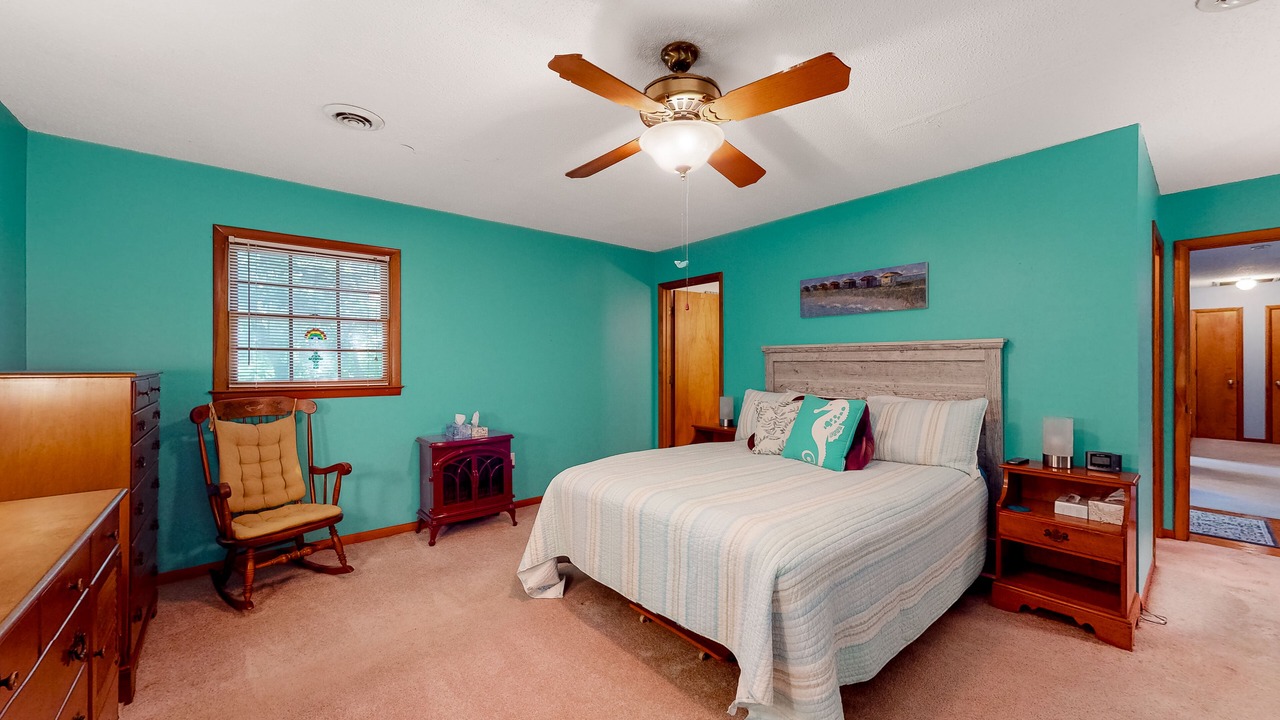 Photo of Bedroom in Pine Knoll Shores