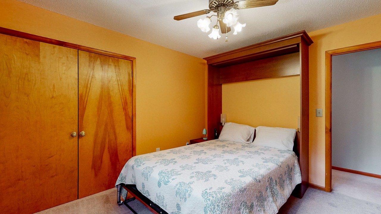 Photo of Bedroom in Pine Knoll Shores