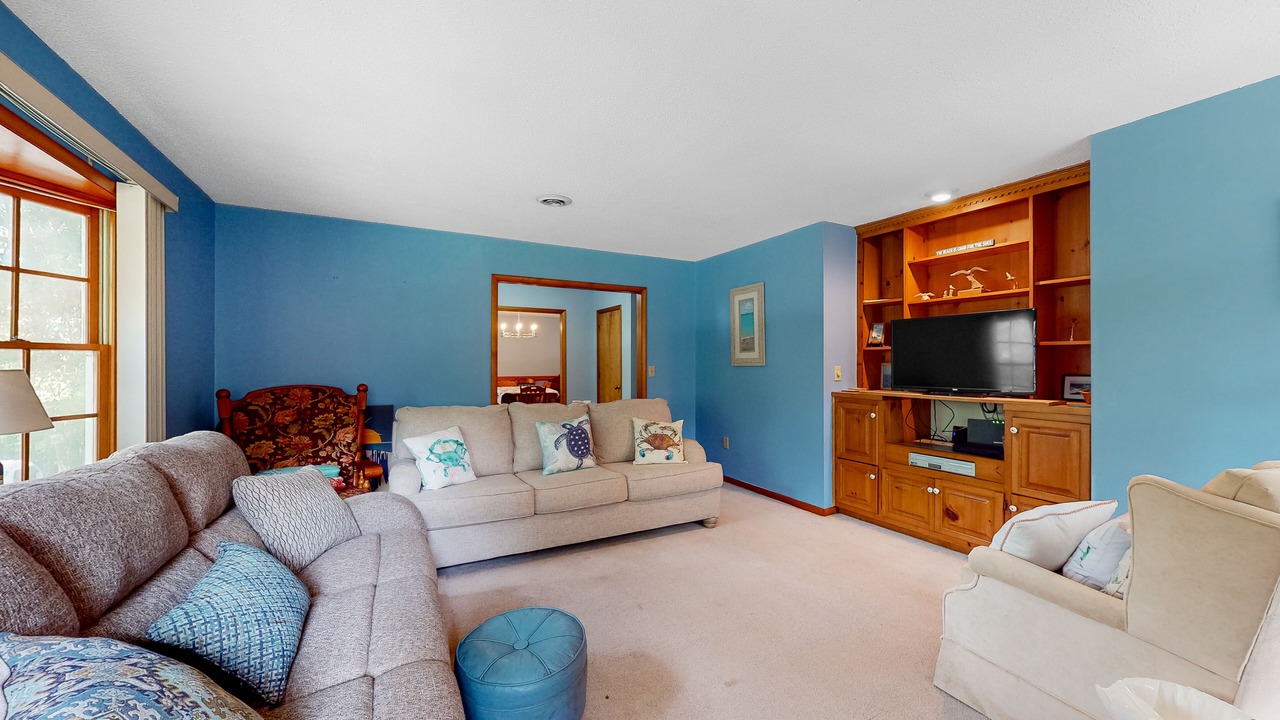 Photo of Livingroom in Pine Knoll Shores