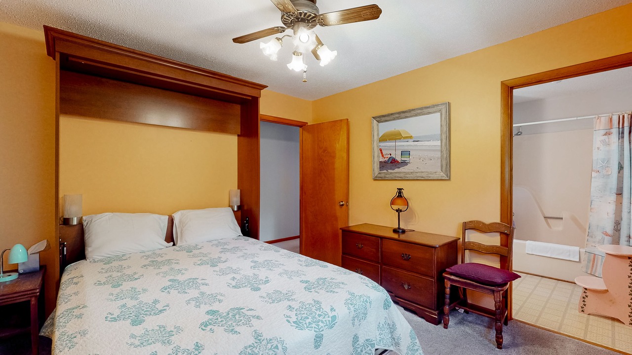 Photo of Bedroom in Pine Knoll Shores