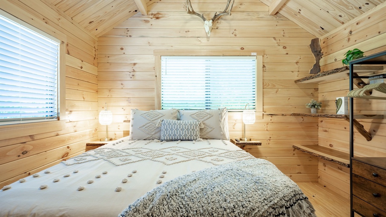 Photo of Bedroom in Robbinsville
