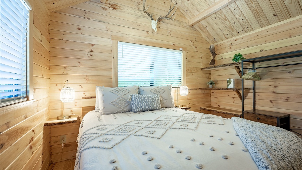 Photo of Bedroom in Robbinsville