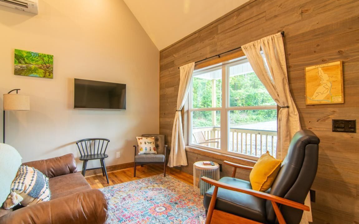 Photo of Livingroom in Elkin