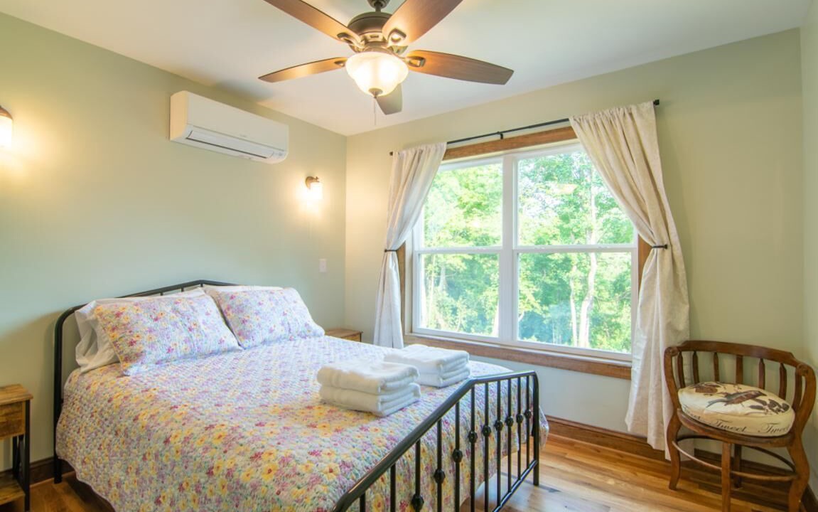 Photo of Bedroom in Elkin