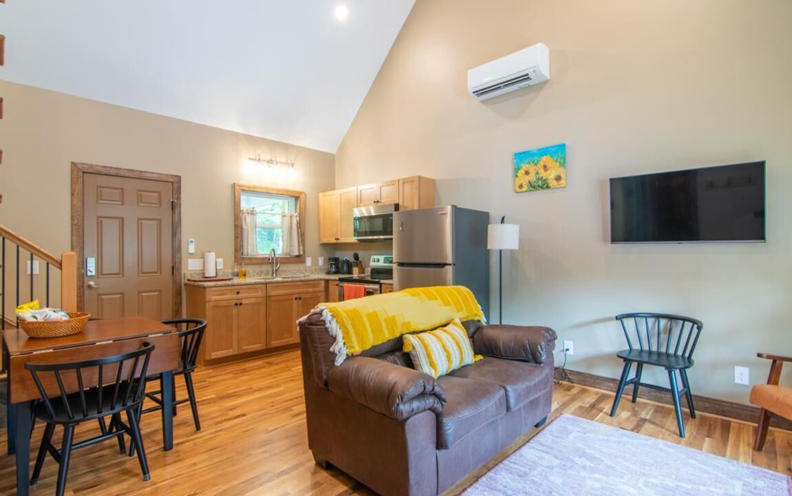 Photo of Livingroom in Elkin
