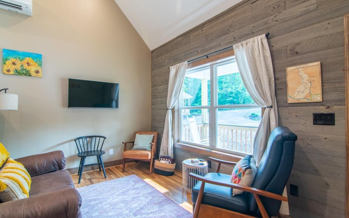 Photo of Livingroom in Elkin