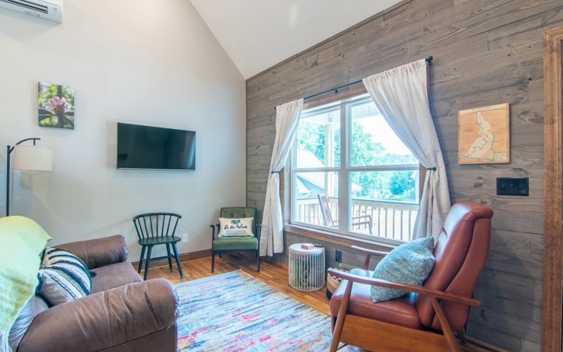 Photo of Livingroom in Elkin