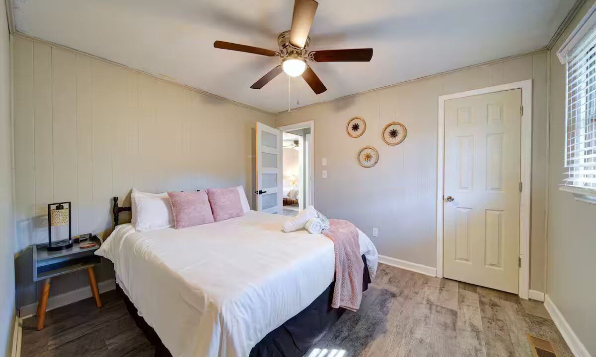 Photo of Bedroom in Villa Heights