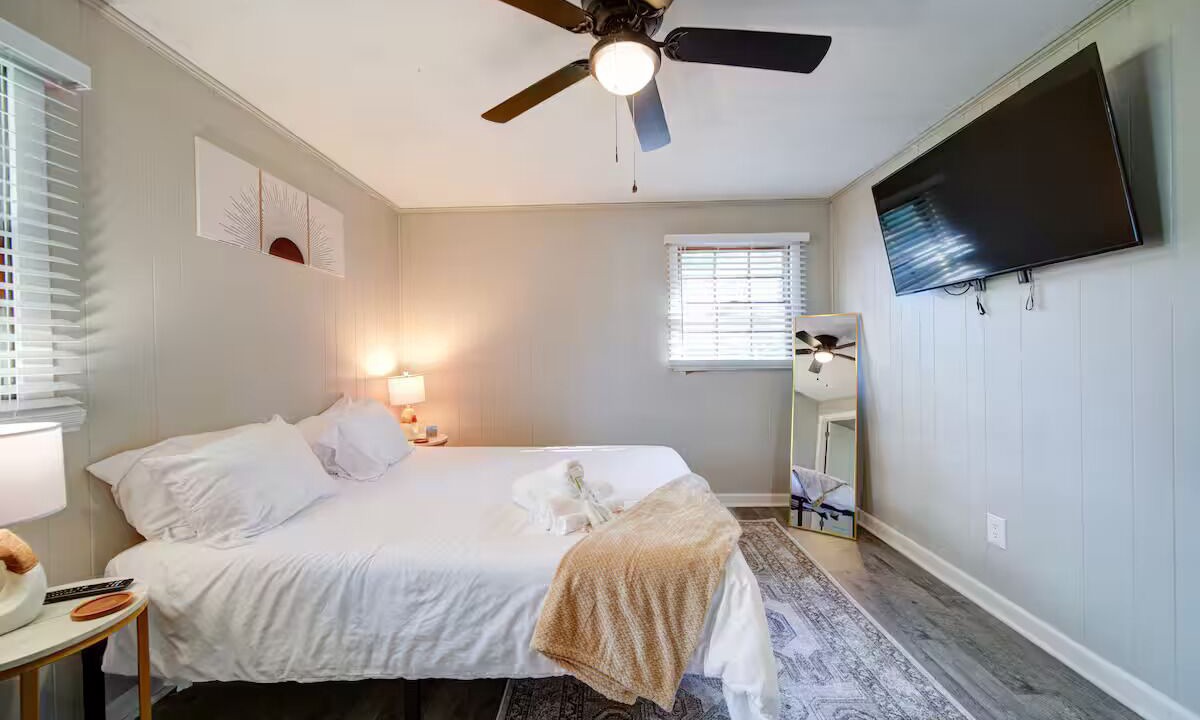 Photo of Bedroom in Villa Heights