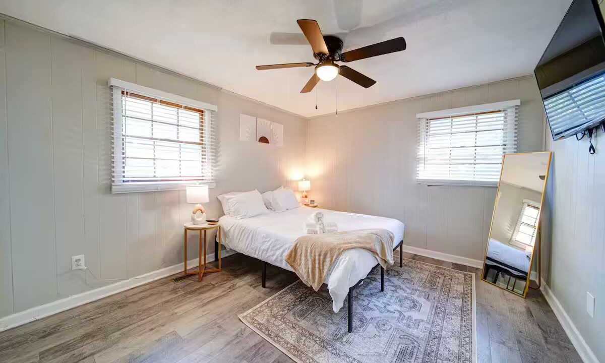 Photo of Bedroom in Villa Heights