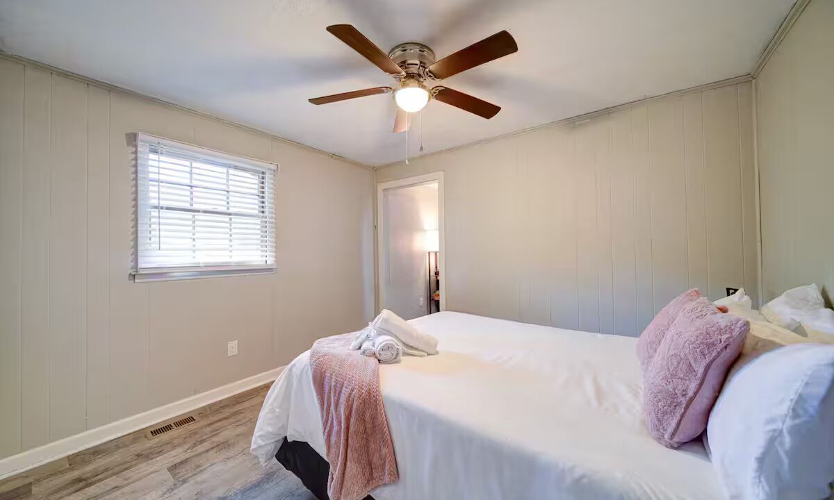 Photo of Bedroom in Villa Heights