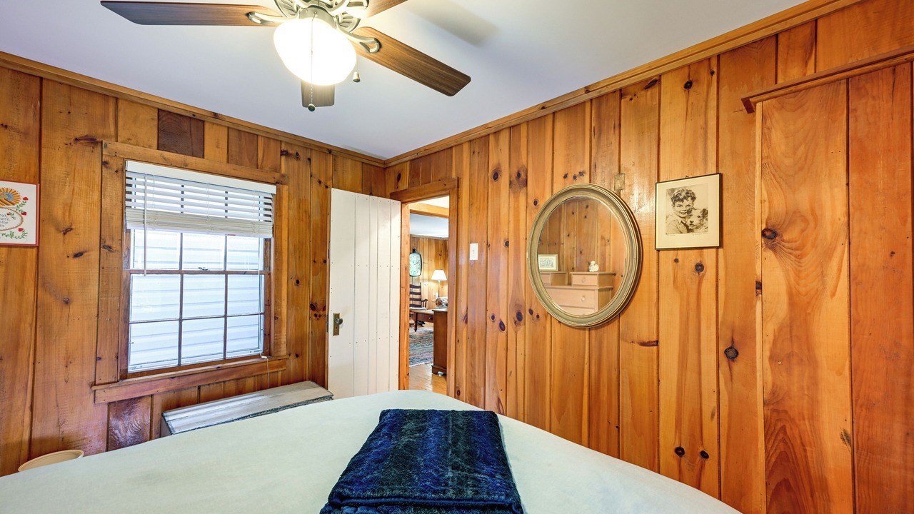 Photo of Bedroom in Mirror Lake