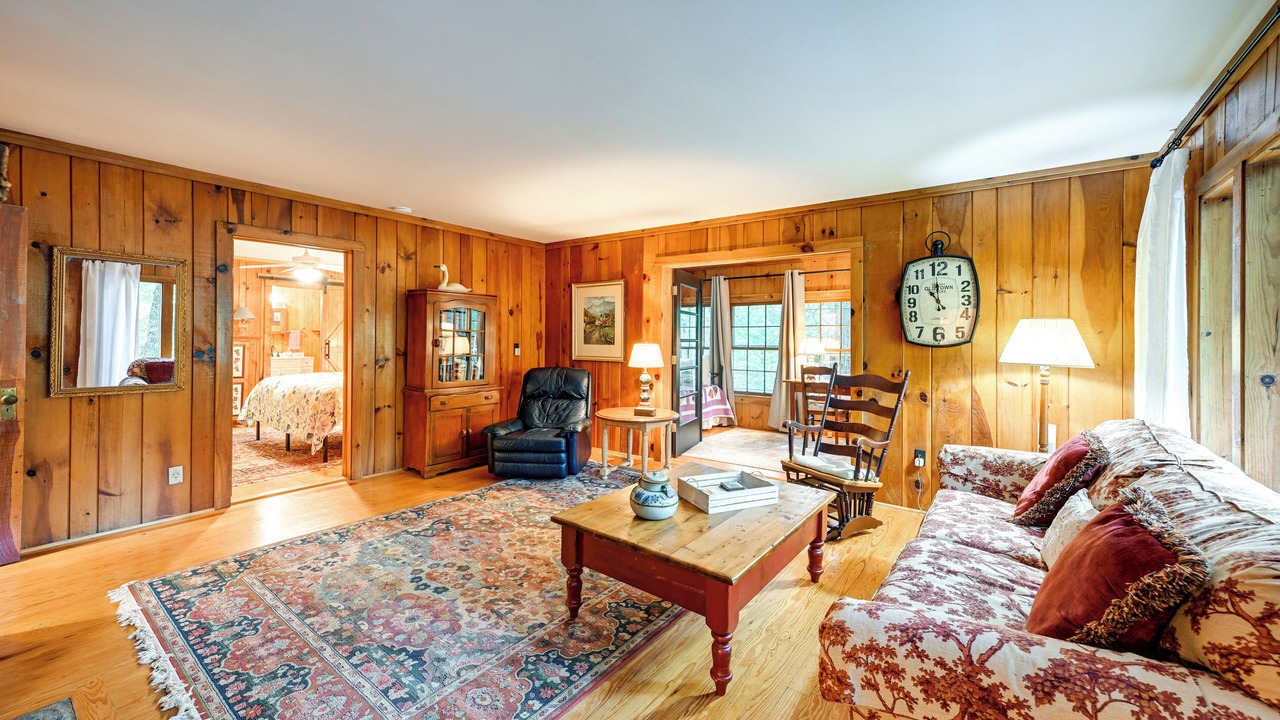 Photo of Livingroom in Mirror Lake