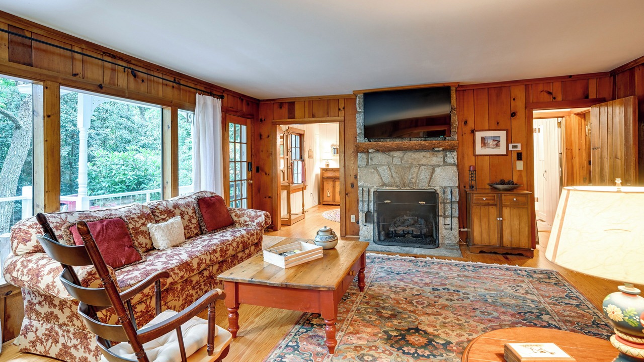Photo of Livingroom in Mirror Lake
